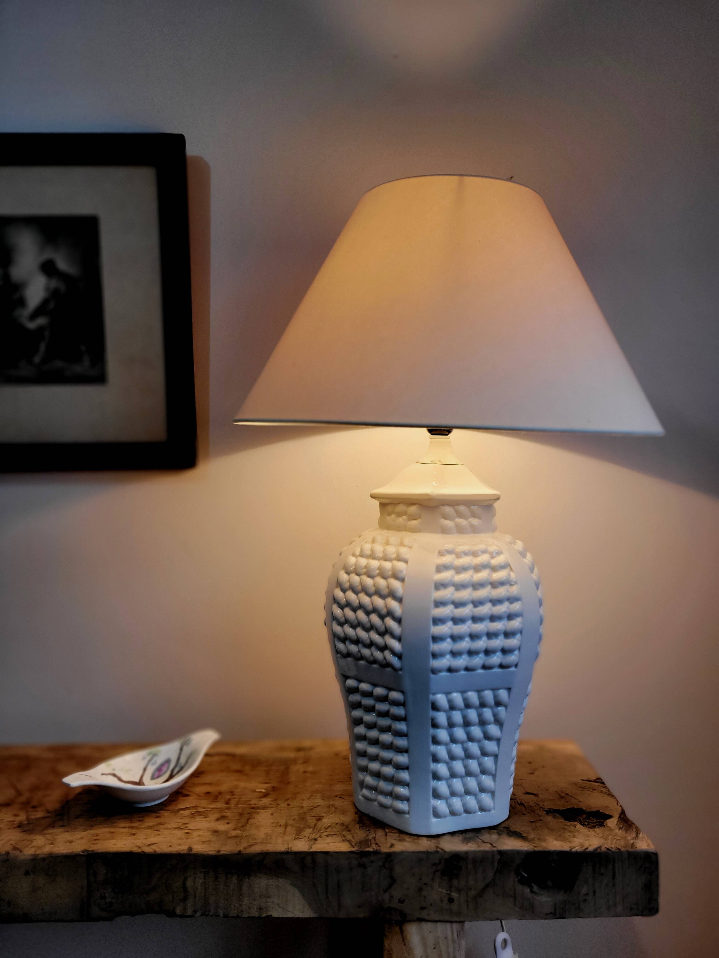 Antique contemporary style lamp