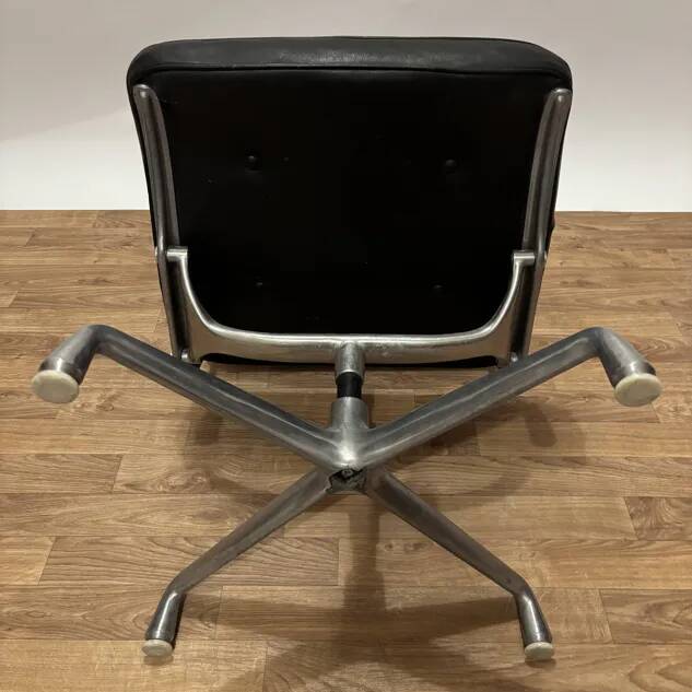 Intermediate Eames chair from the 70s in leather.