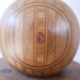Lampe danoise de table en bois globe de mi-siècle par Dyrlund