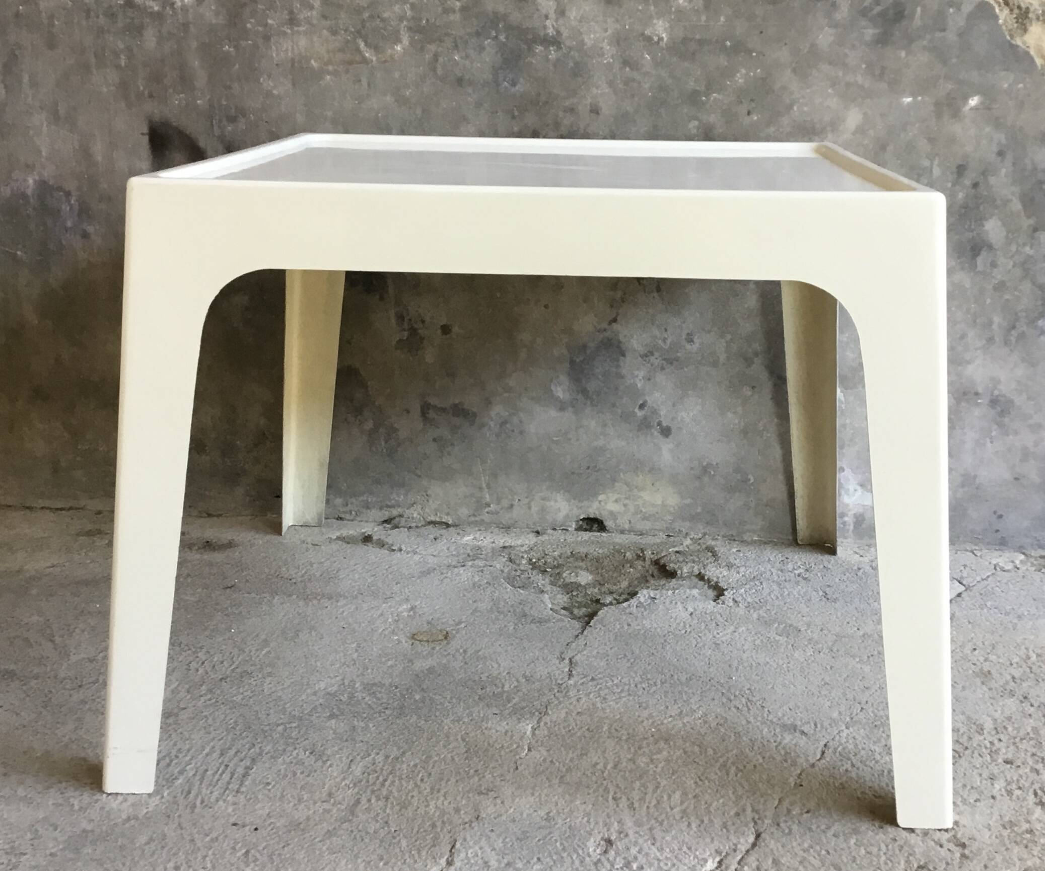 Table à manger carrée en fibre de verre - design space-age 1960