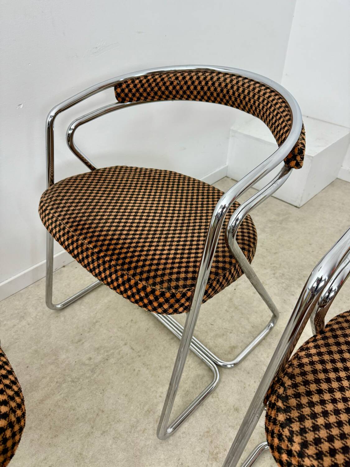 Set of 4 chrome tubular chairs Italian design from the 70s vintage fabric and metal