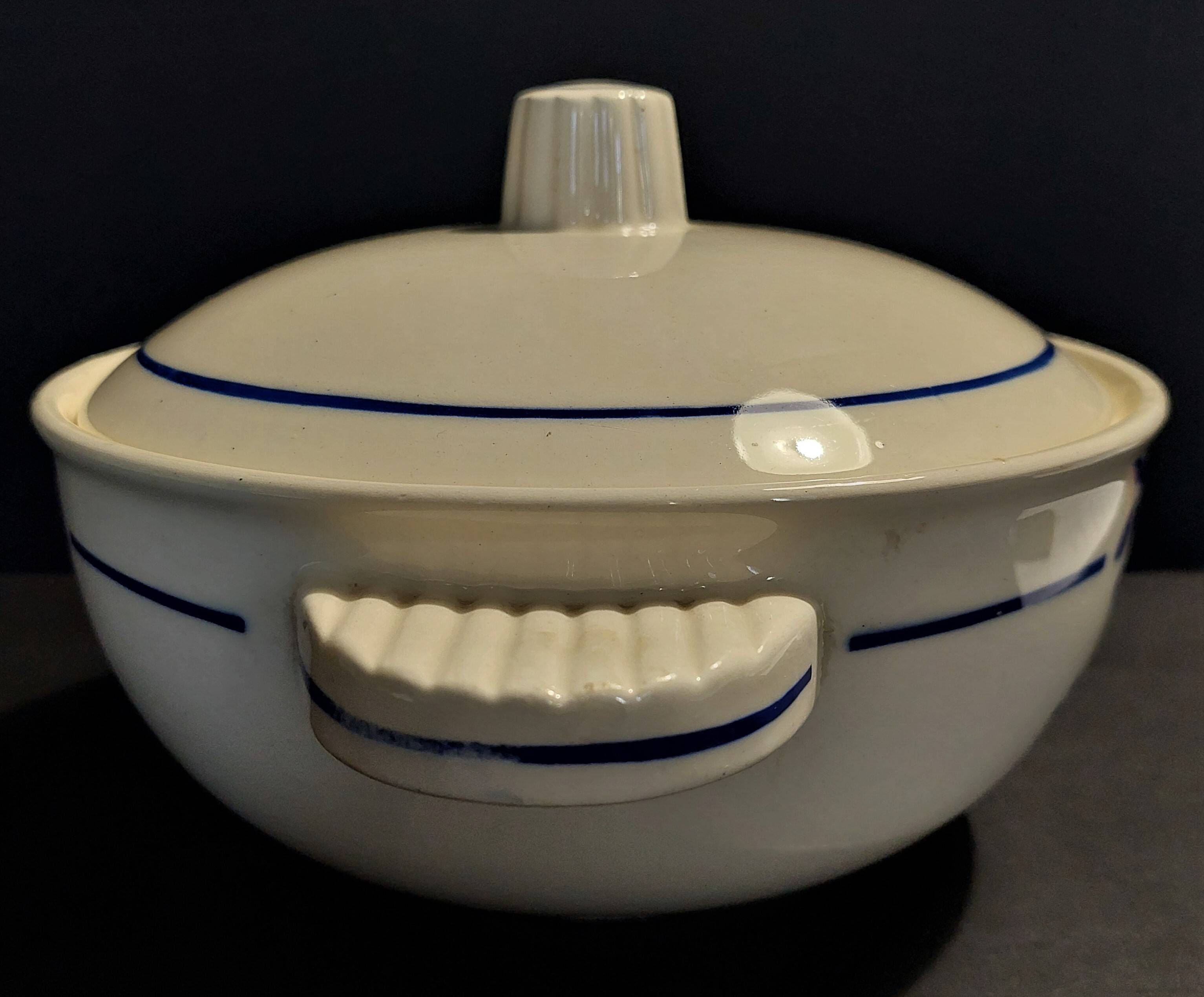 Badonviller earthenware tureen, early 20th century