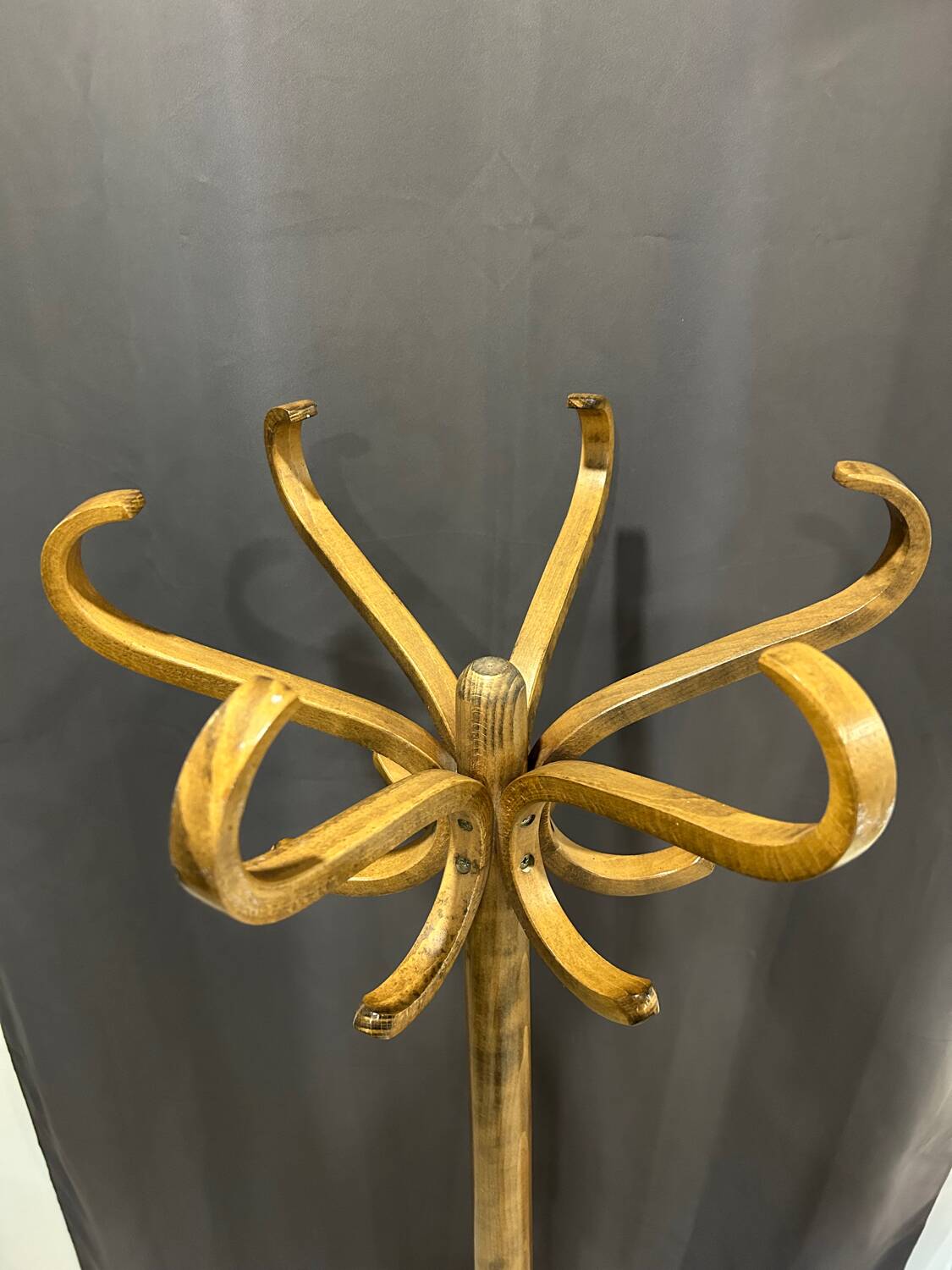 Baumann style 1960 swivel parrot coat rack in curved wood