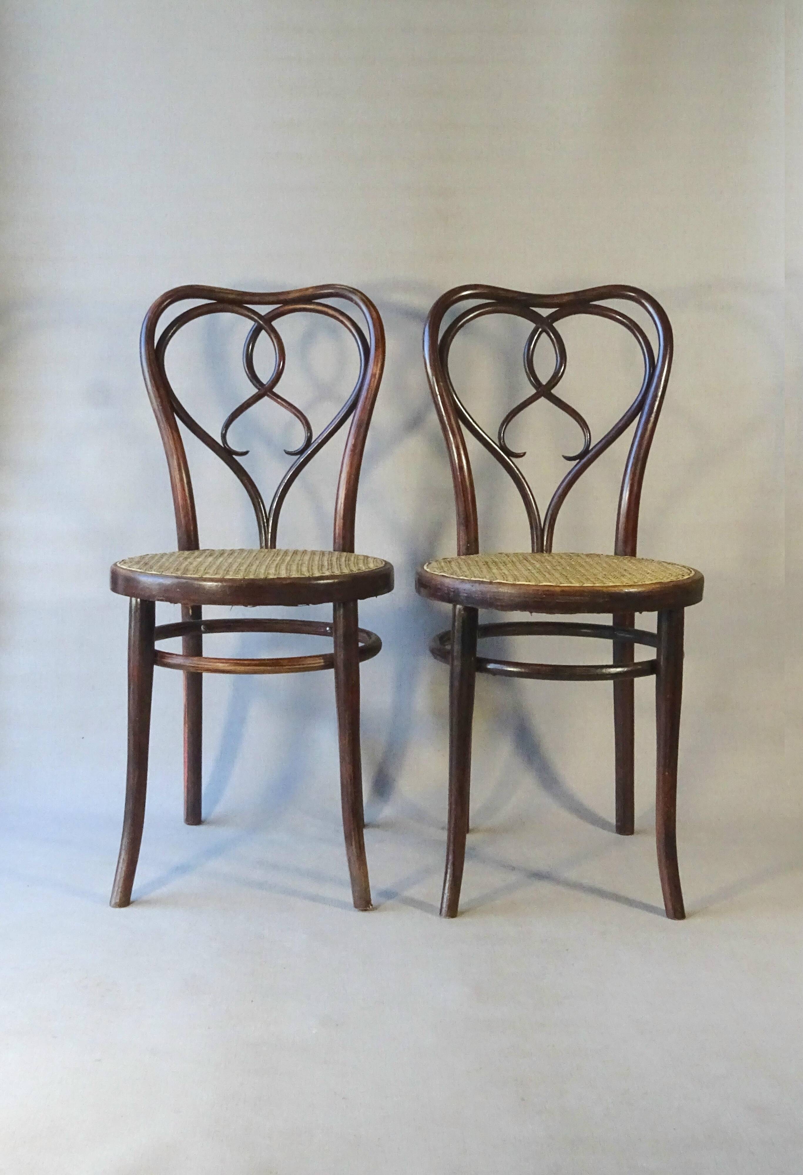 Two Thonet chairs No. 561 from the USA catalogue. Around 1925.