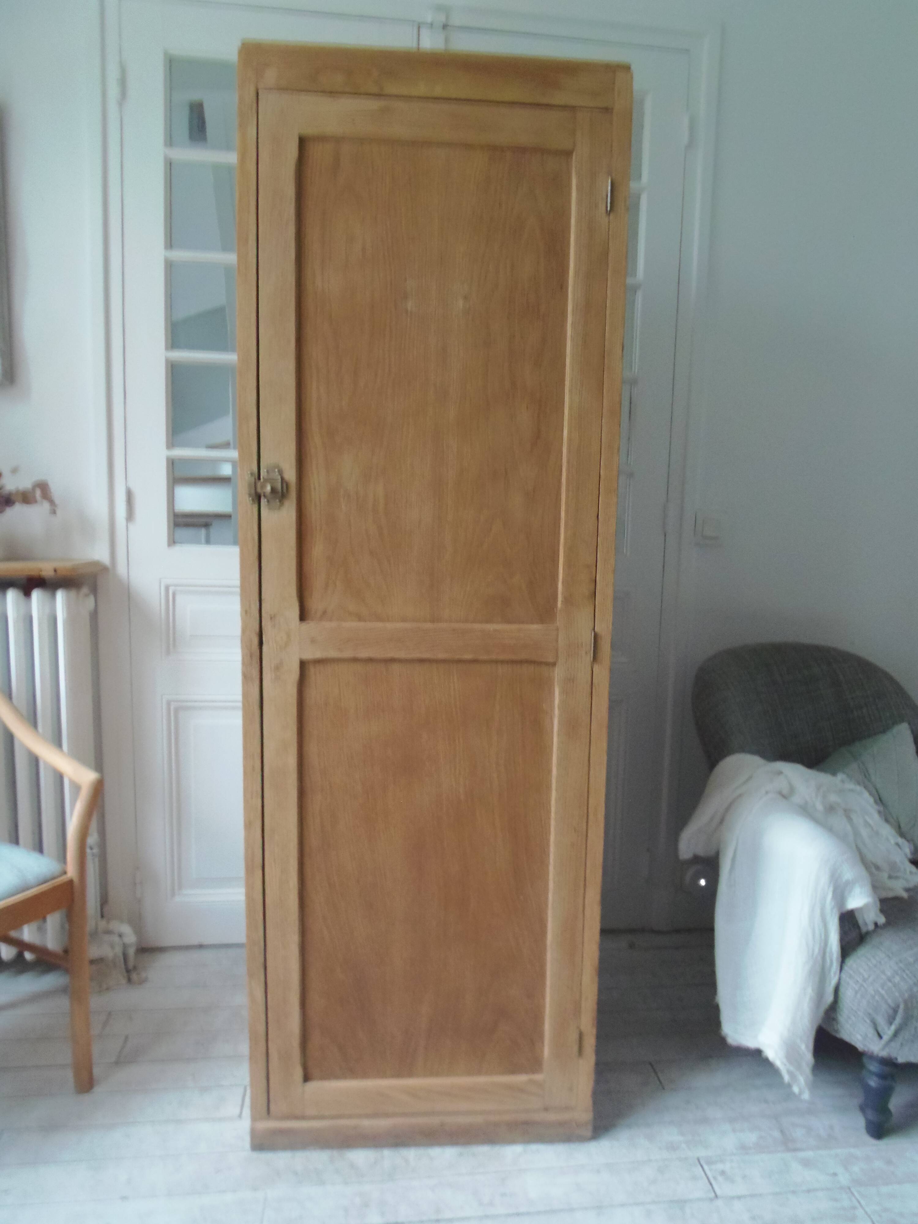 Vintage Parisian 1-door wardrobe, it has been completely cleaned, sanded, treated and waxed.
