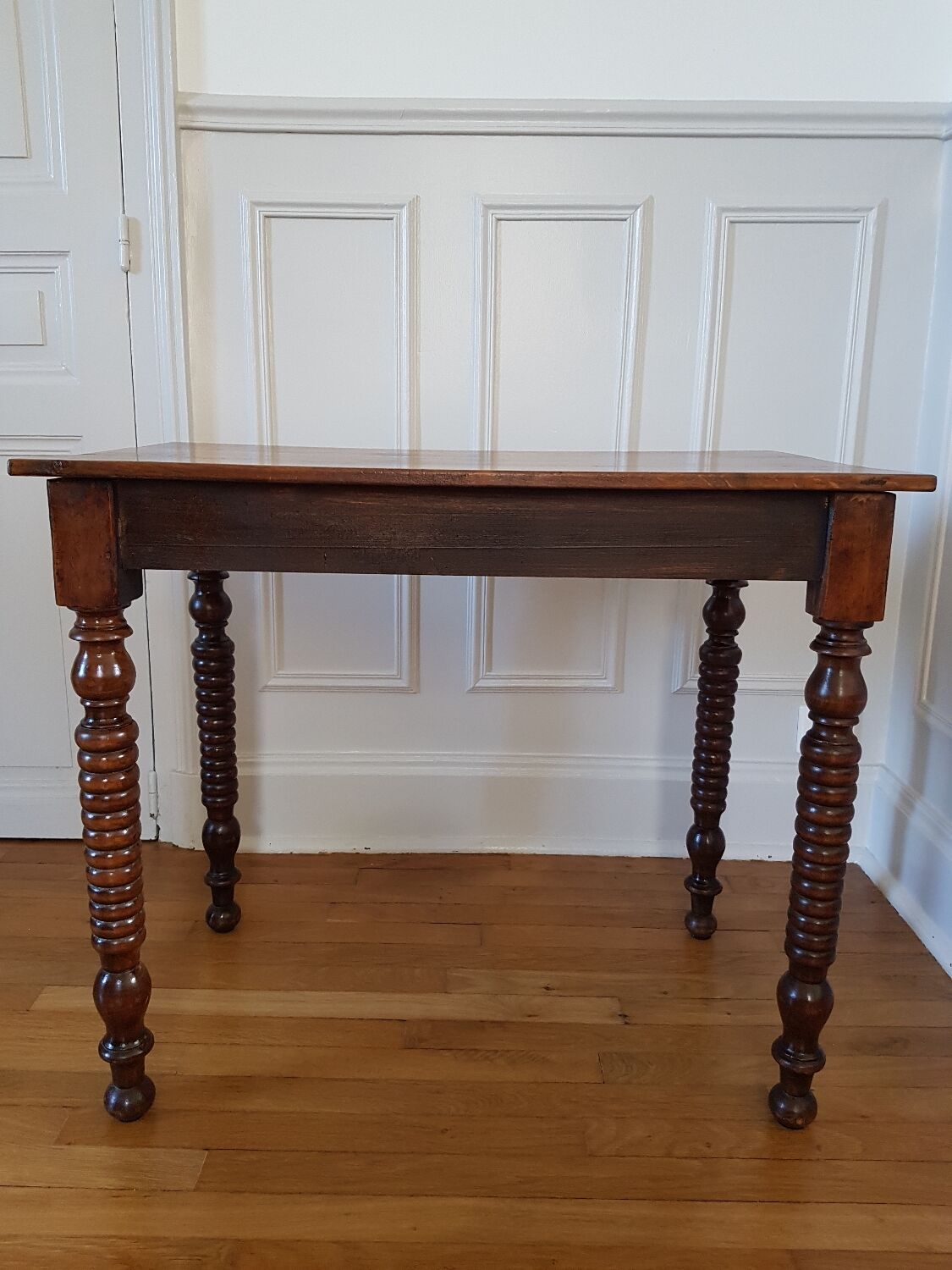 Table with turned legs