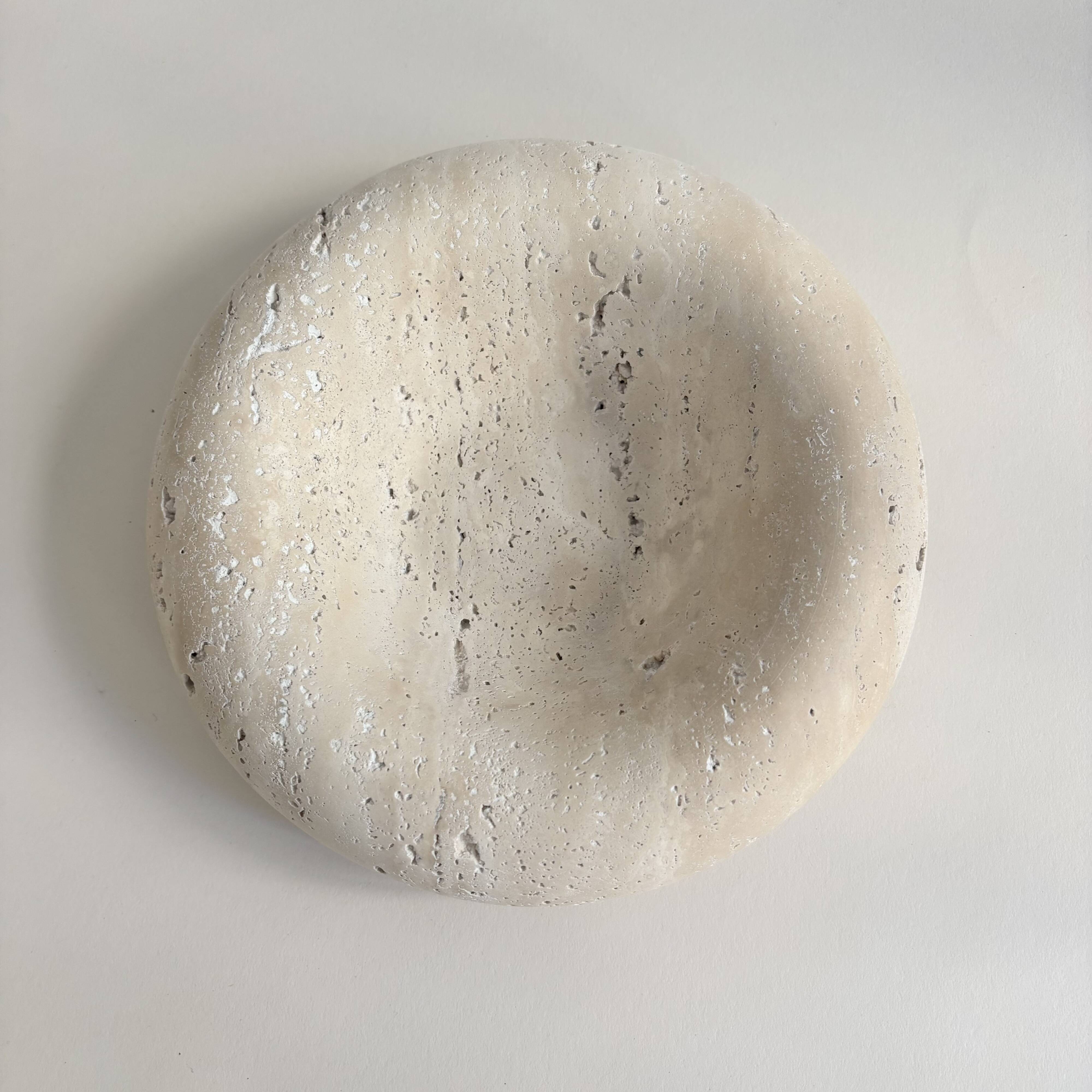 Travertine donut-shaped pocket emptier