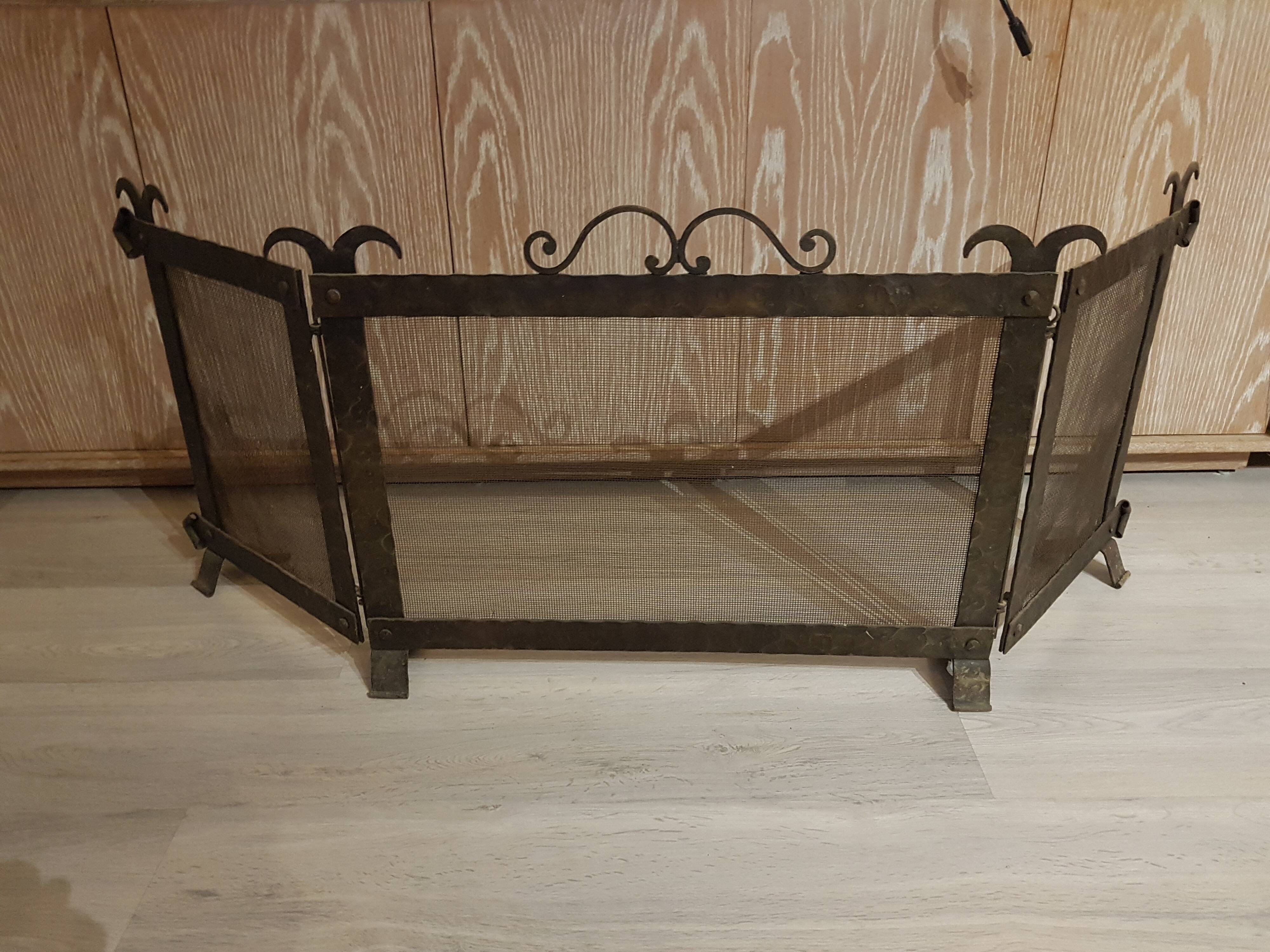Chimney fire screen