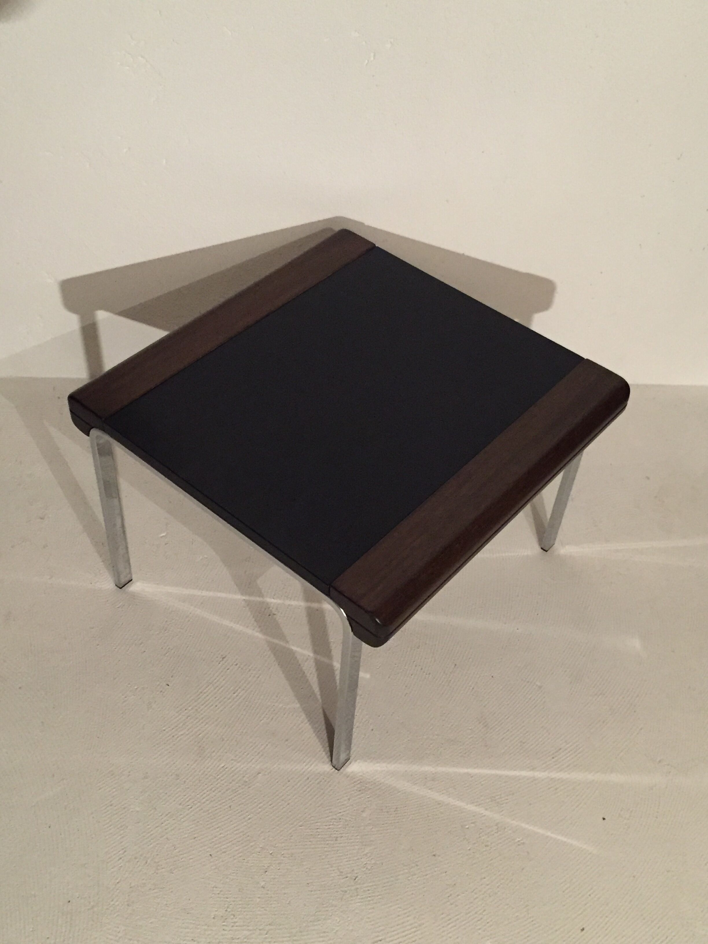 Girsberger square coffee table, Design Switzerland, 1981