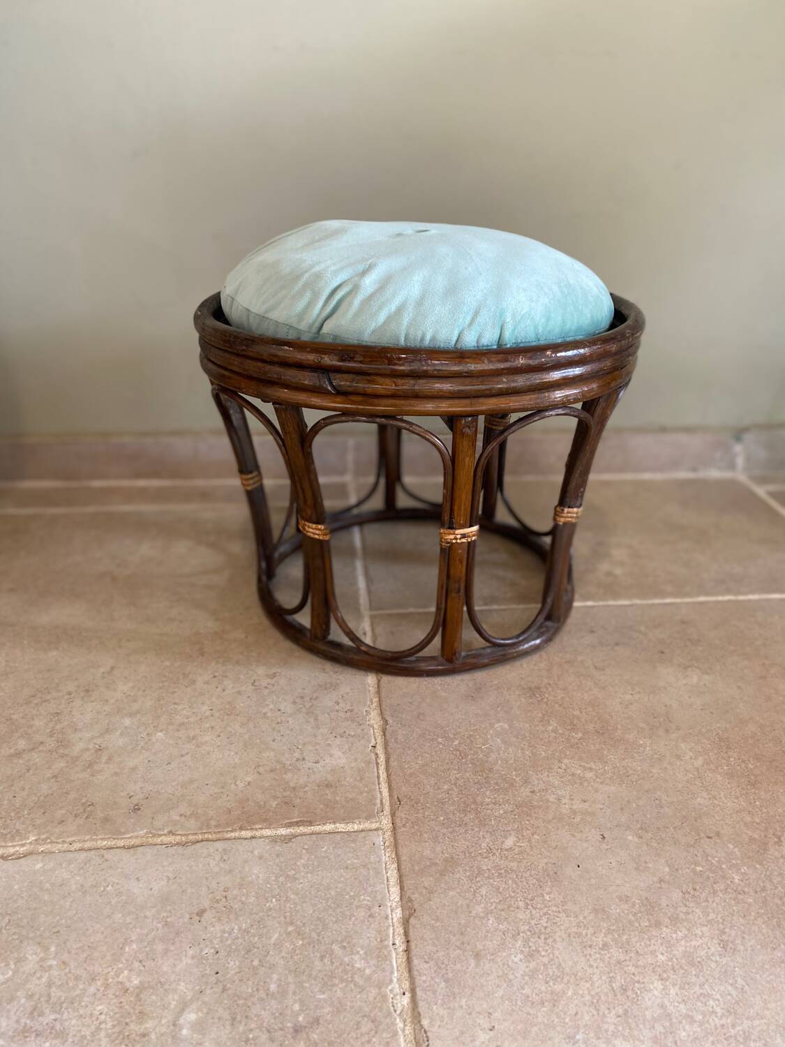 Vintage rattan pouf