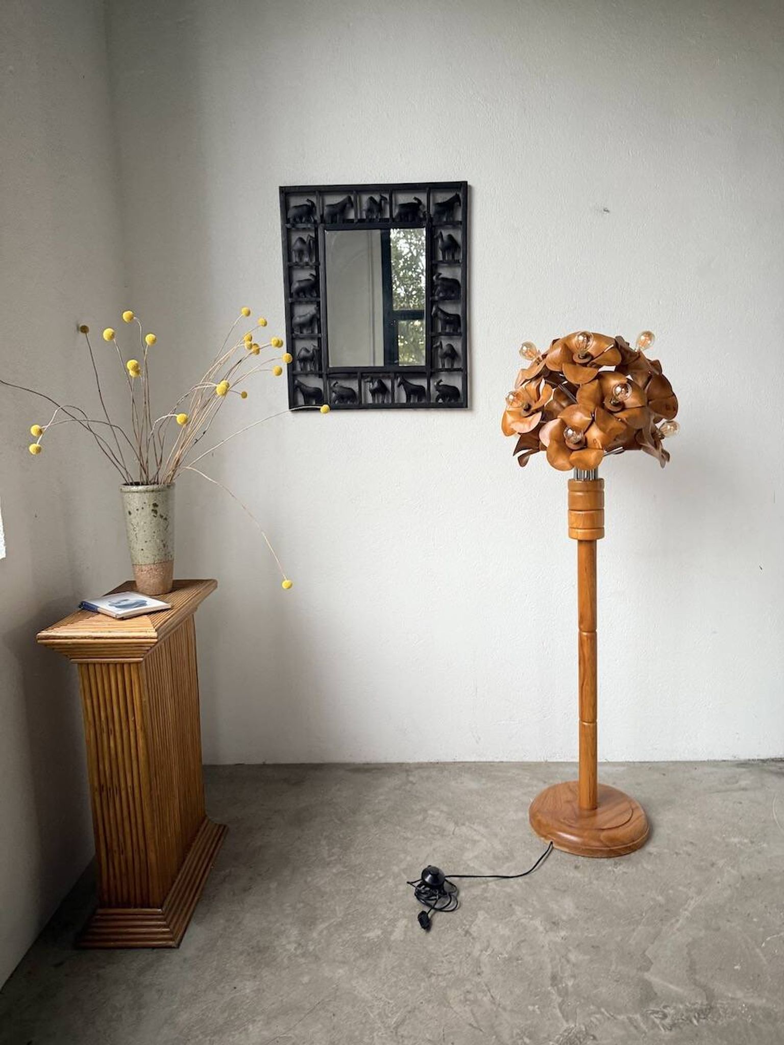 Lampadaire en orme motifs « fleurs », années 70