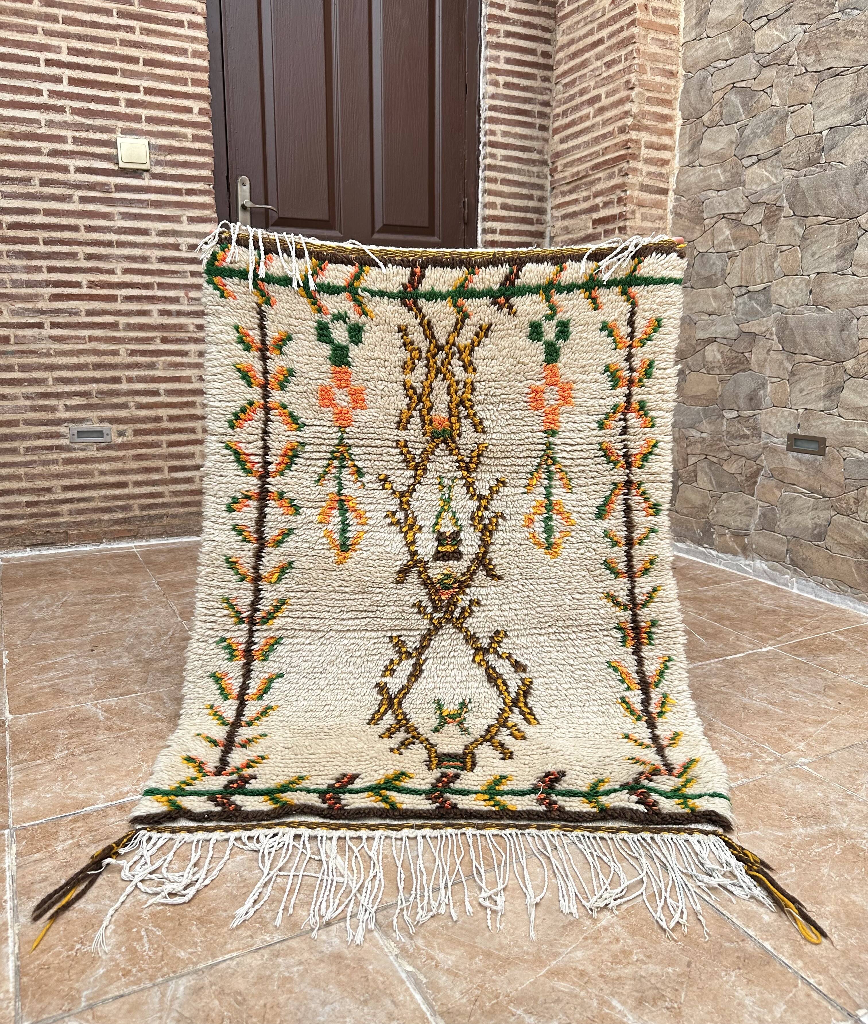 Tapis marocain Azilal fait main, tapis berbère en laine tissé à la main.