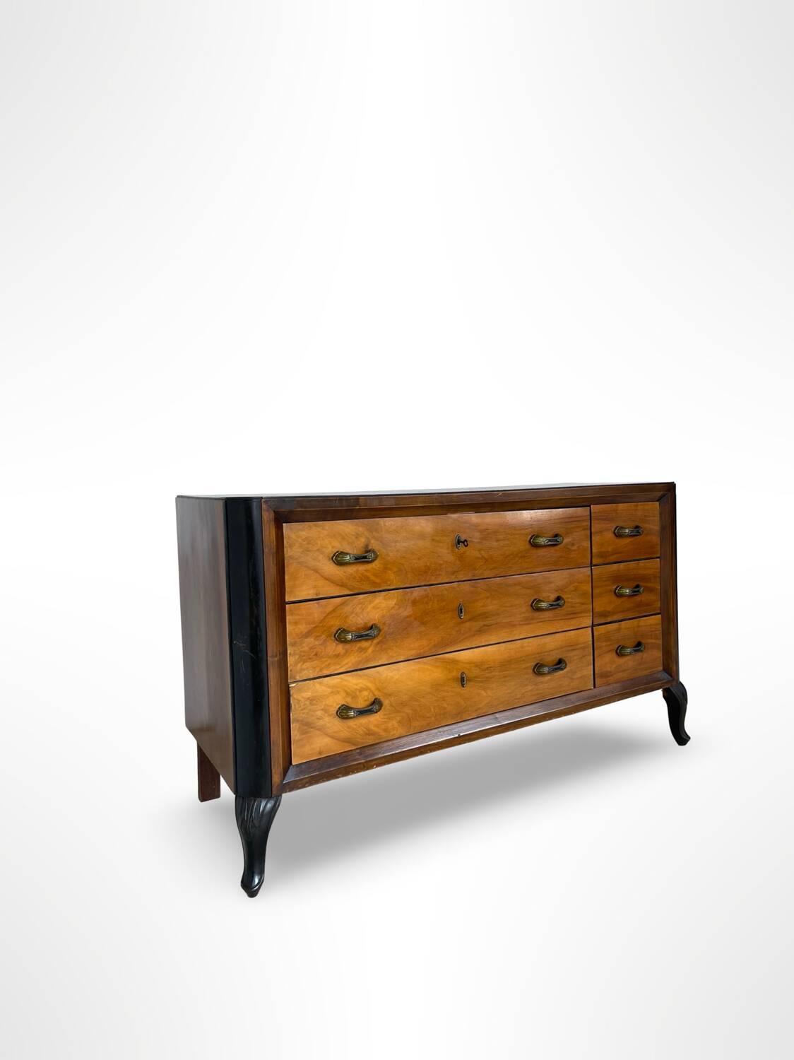 Elegant Italian chest of drawers, 1940s.