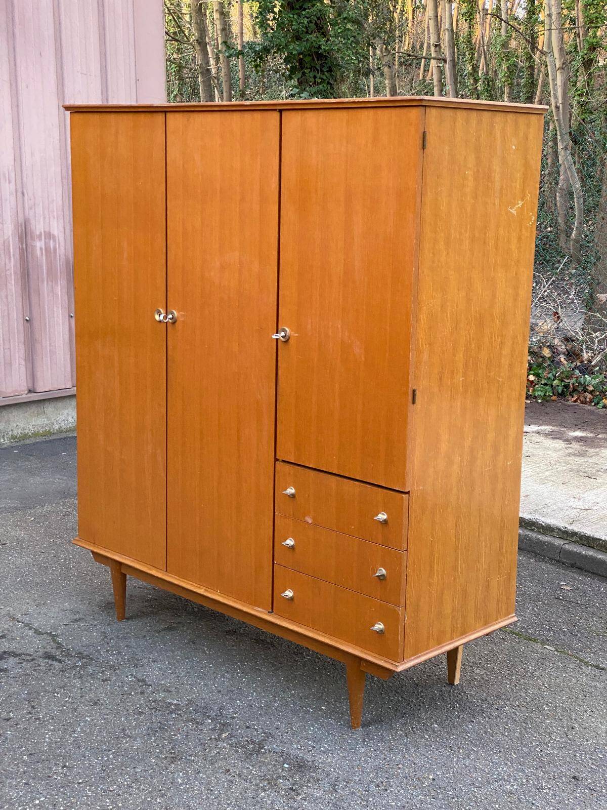 Scandinavian 3-door oak wardrobe from the 1960s, 155cm.