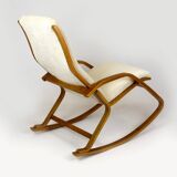 Fauteuil à bascule en contreplaqué restauré du milieu du siècle par L. Volak pour Drevopodnik Holesov, années 1960