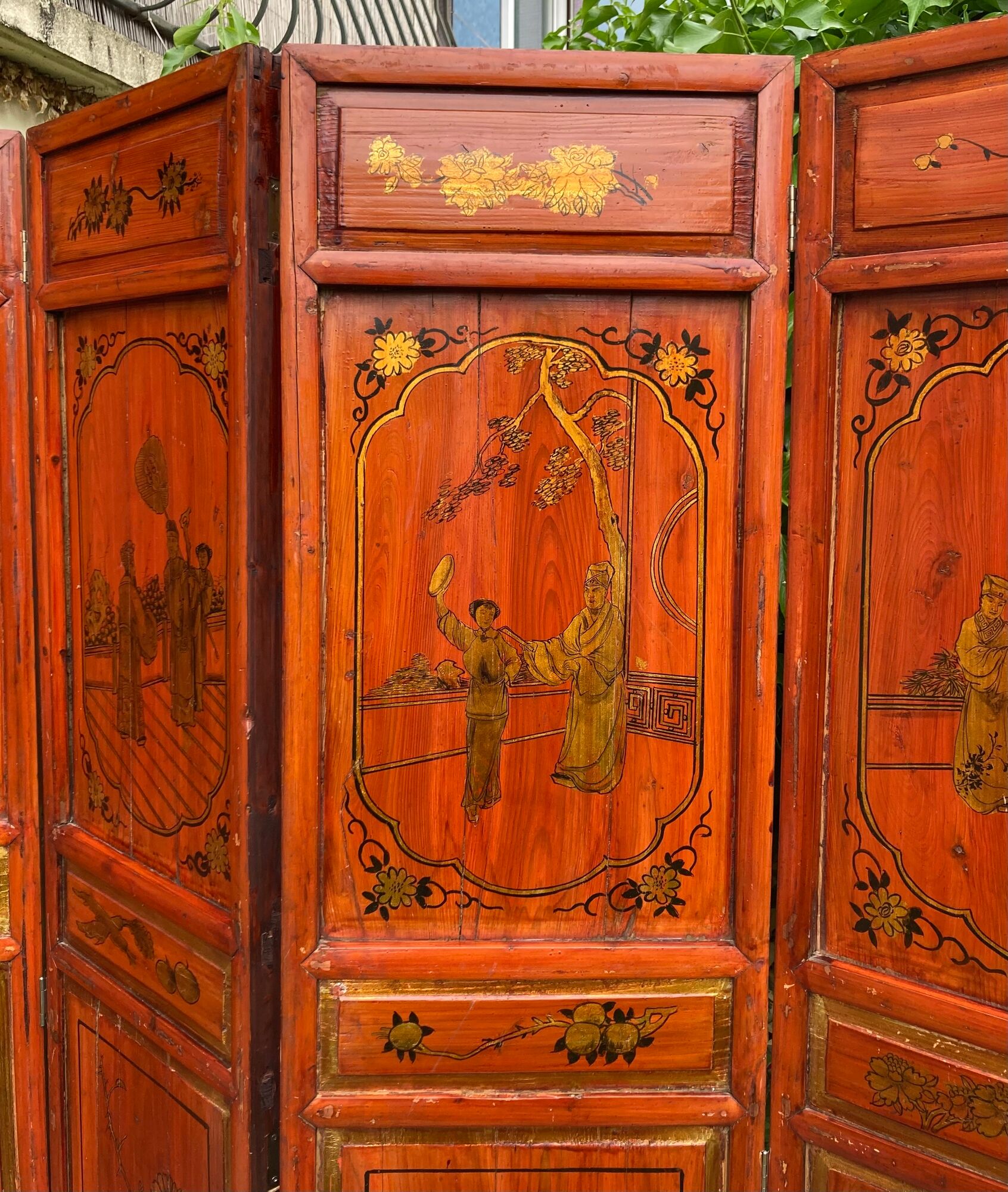 Chinese screen with five wooden panels, gilded décor of characters, vegetables, flowers and birds