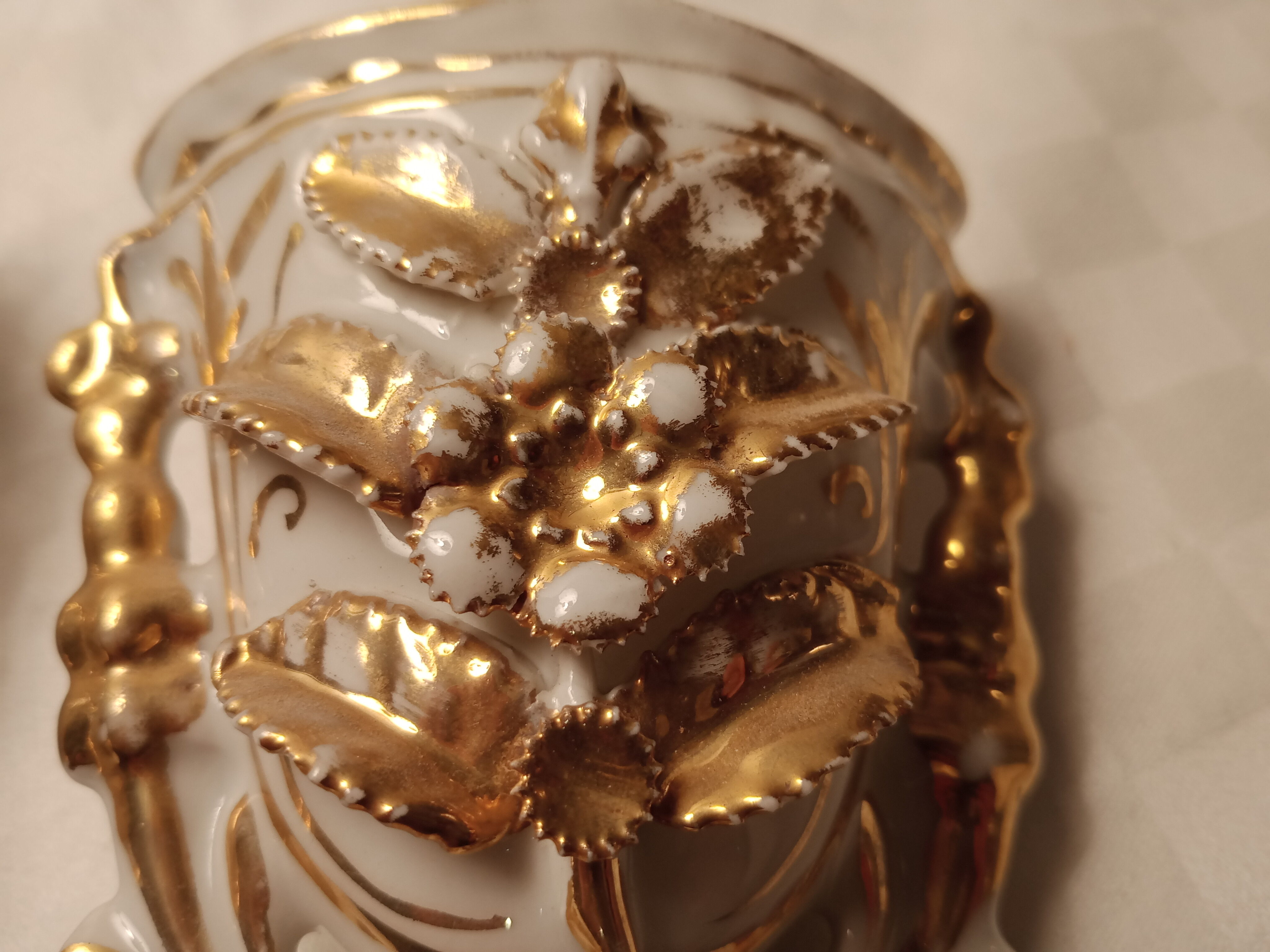 Pair of porcelain vases of bets at the end of 19th