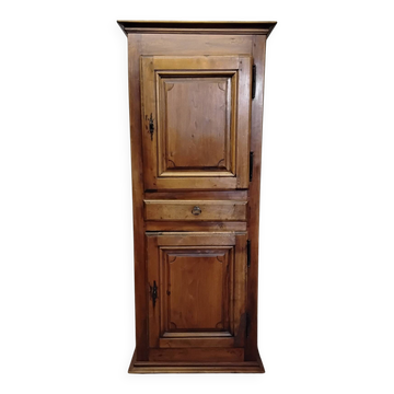 Armoire ancienne Homme debout 
