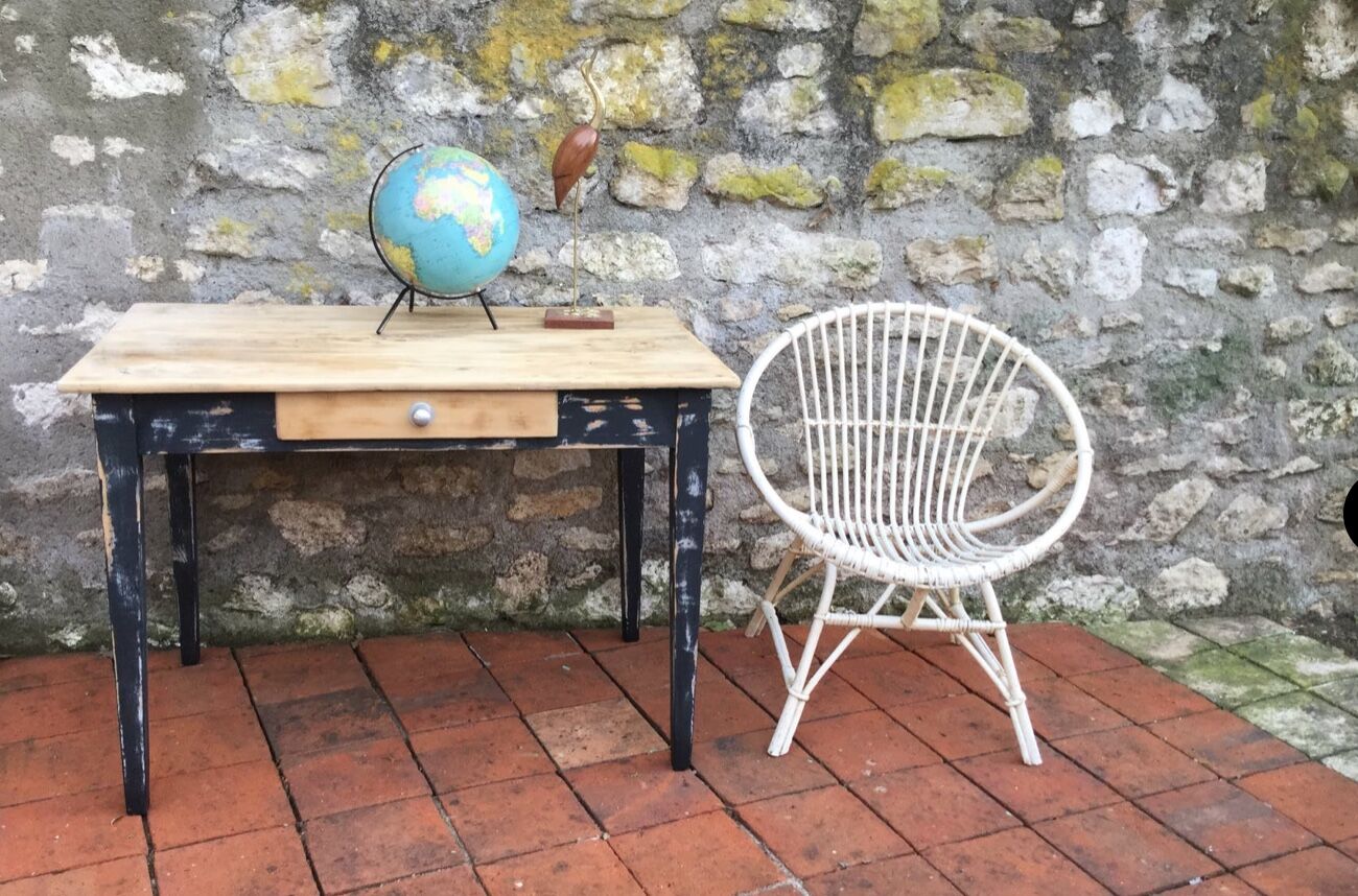 Black patinee farm table