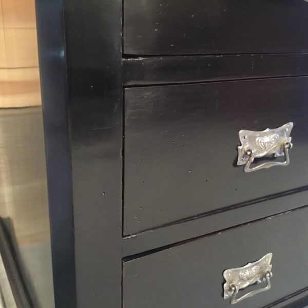 Black chest of drawers