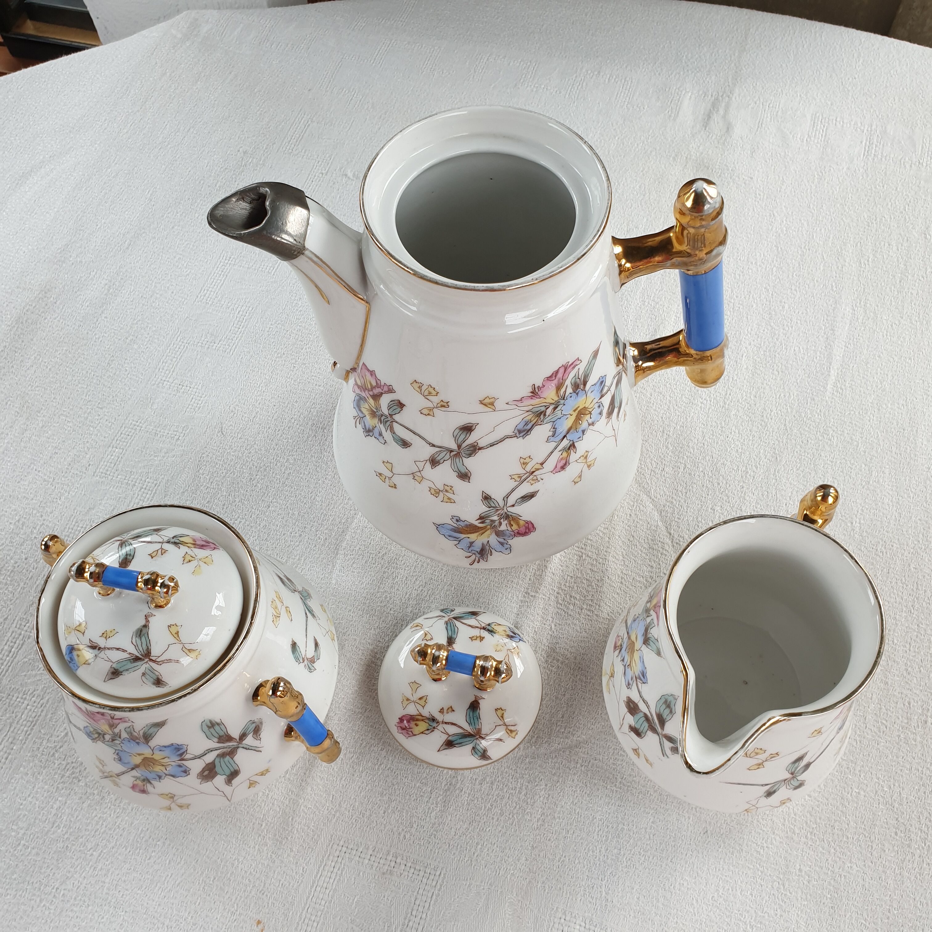 Tea service or porcelain coffee early 20th century.