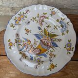 Set of 2 antique decorative plates with cornucopias