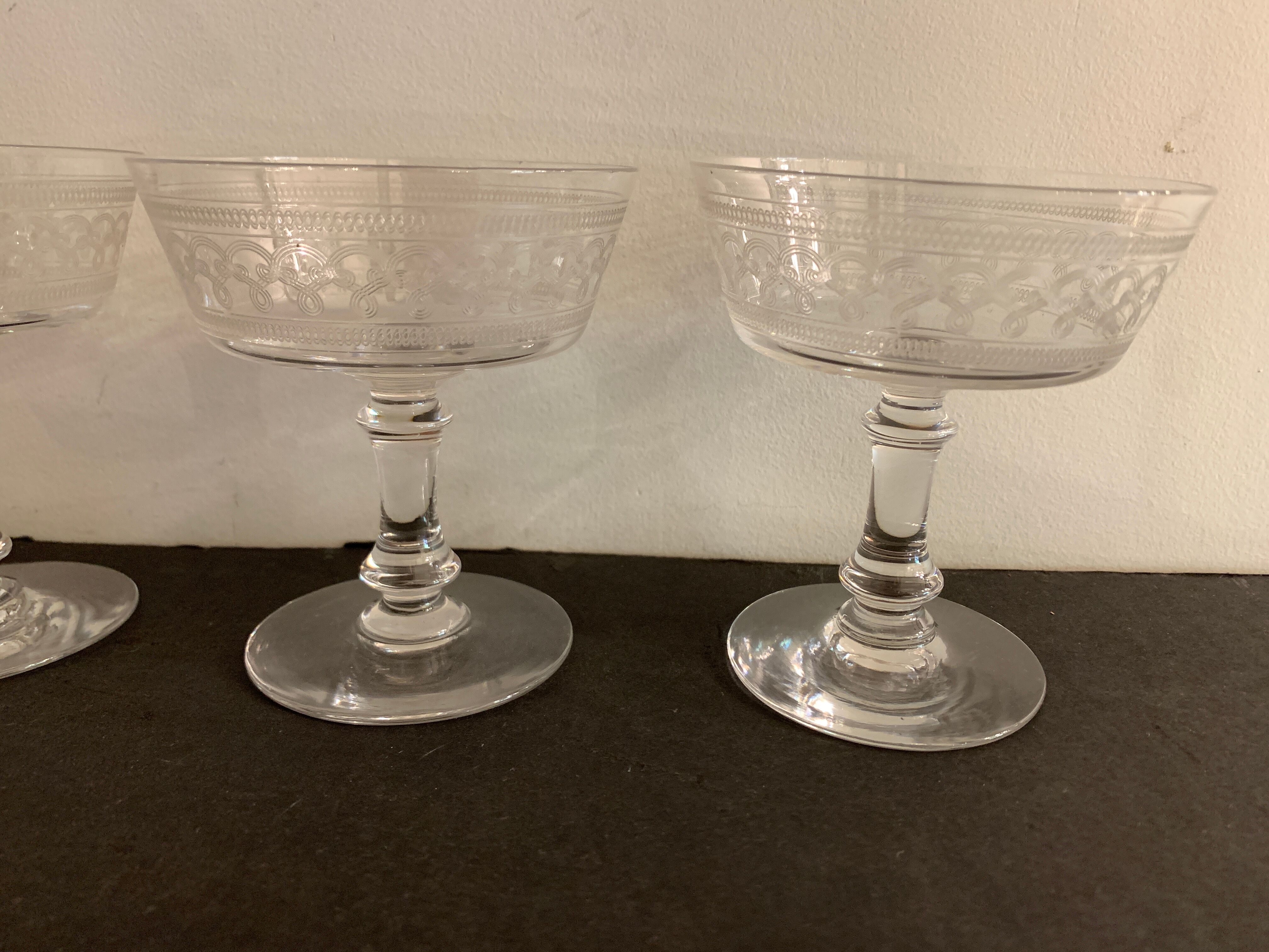 4 coupes à champagne en cristal taillé et soufflé