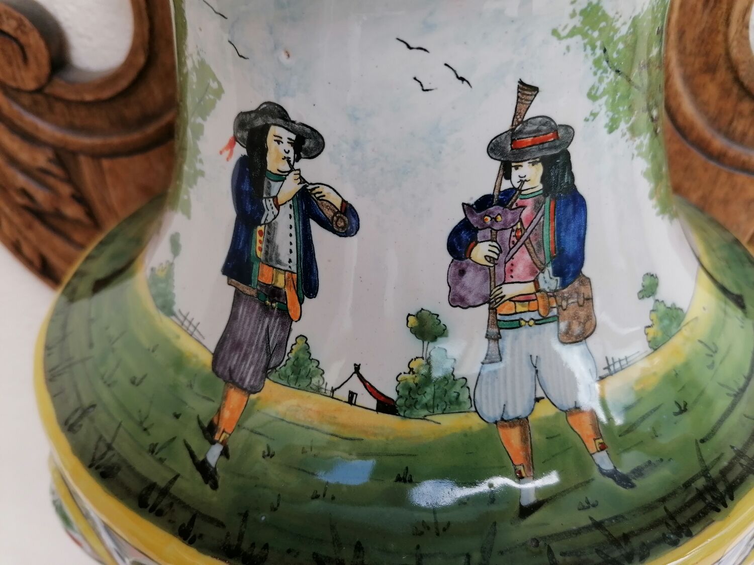 Wall fountain in Quimper earthenware