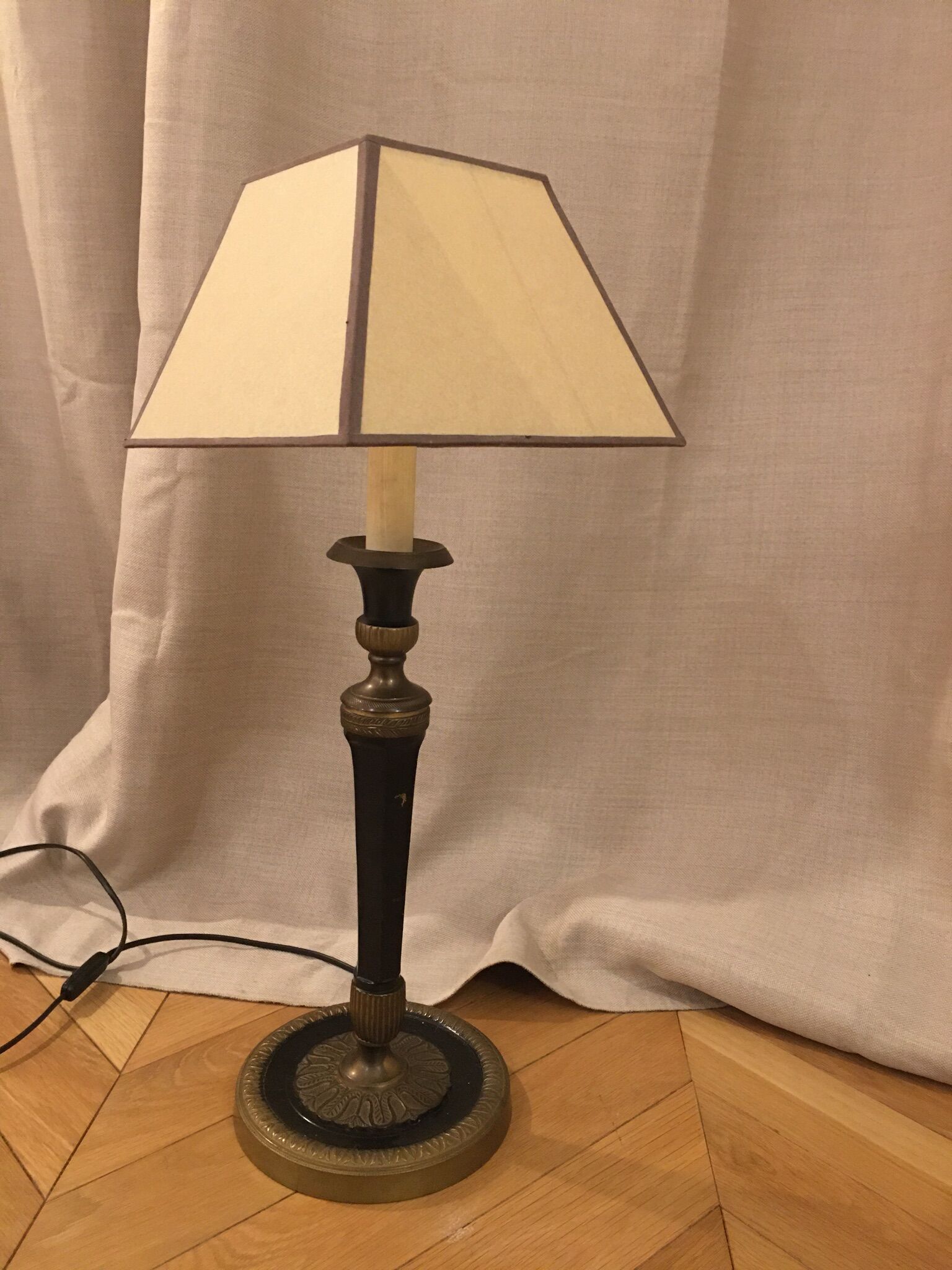 Empire-style lamp and its day offal