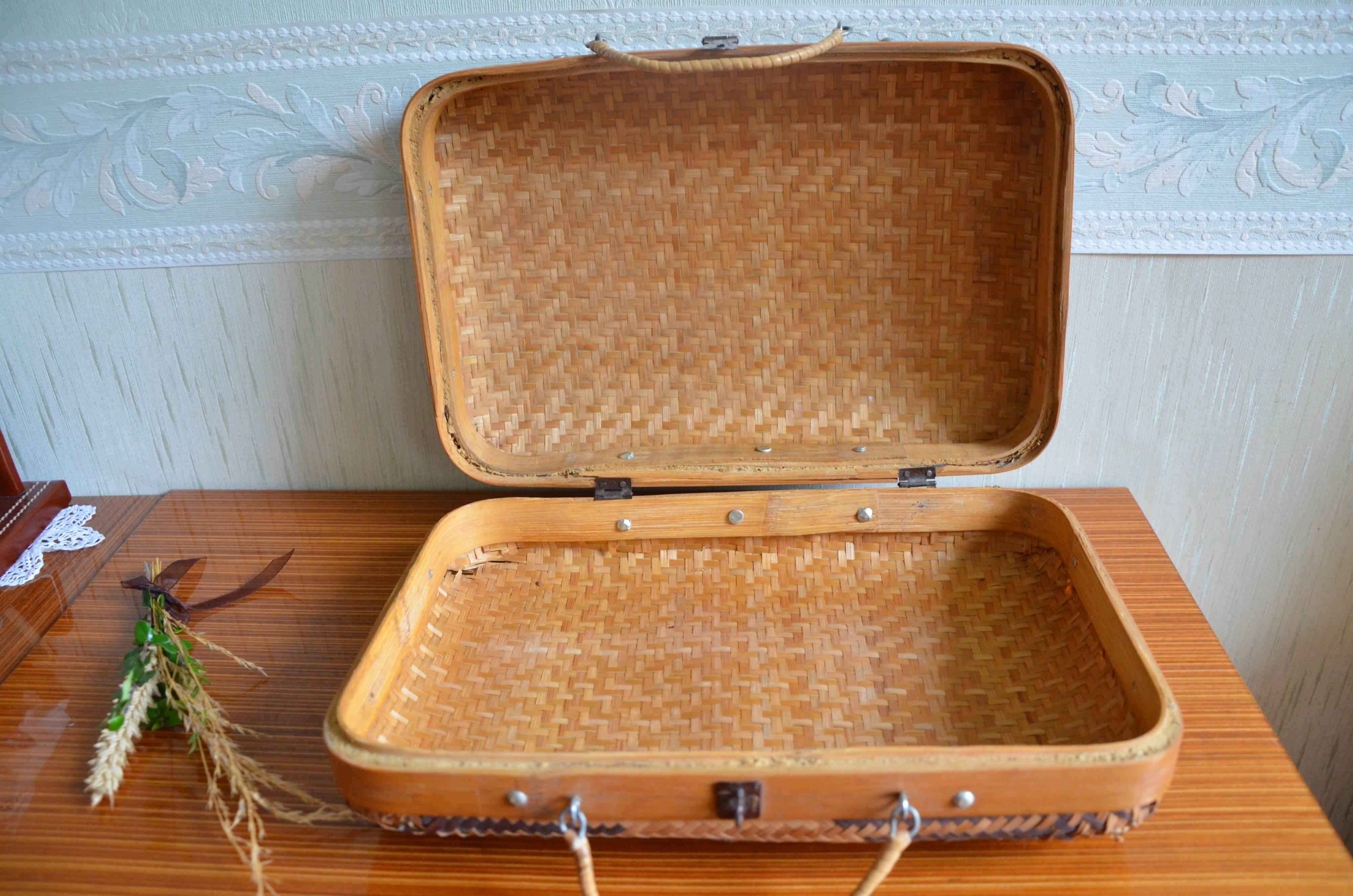 Vintage wicker case