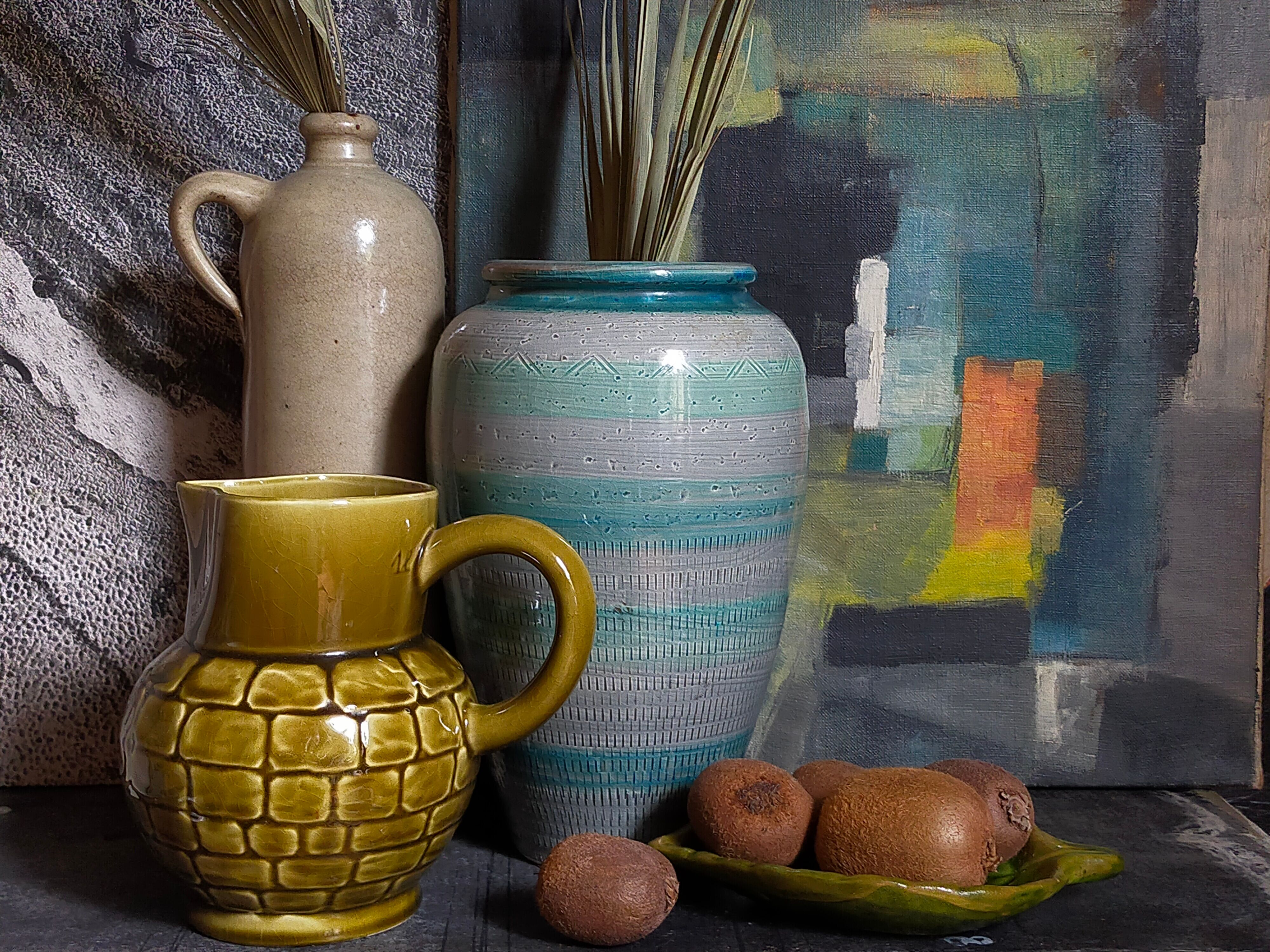 Ceramic vase scarified with gray-blue enamel