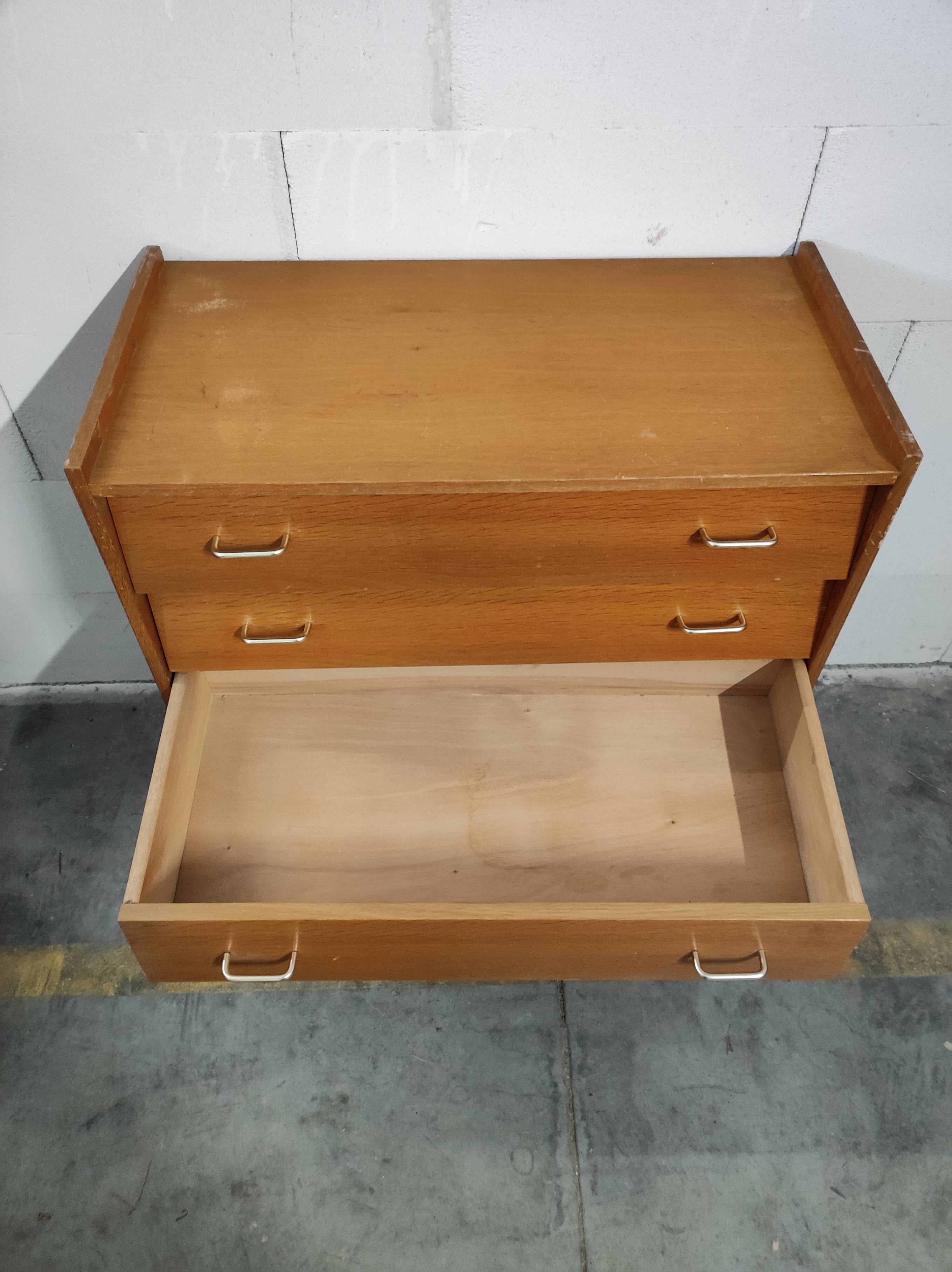Commode vintage pieds fuseau