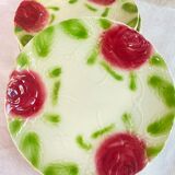 Dabbling plates decorated with roses