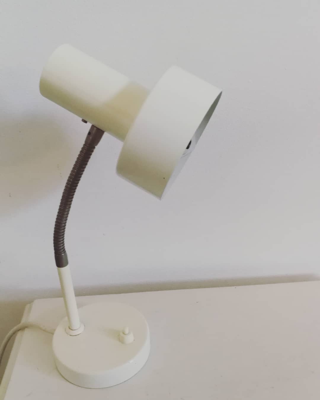 Flexible desk lamp, design 70s, white metal