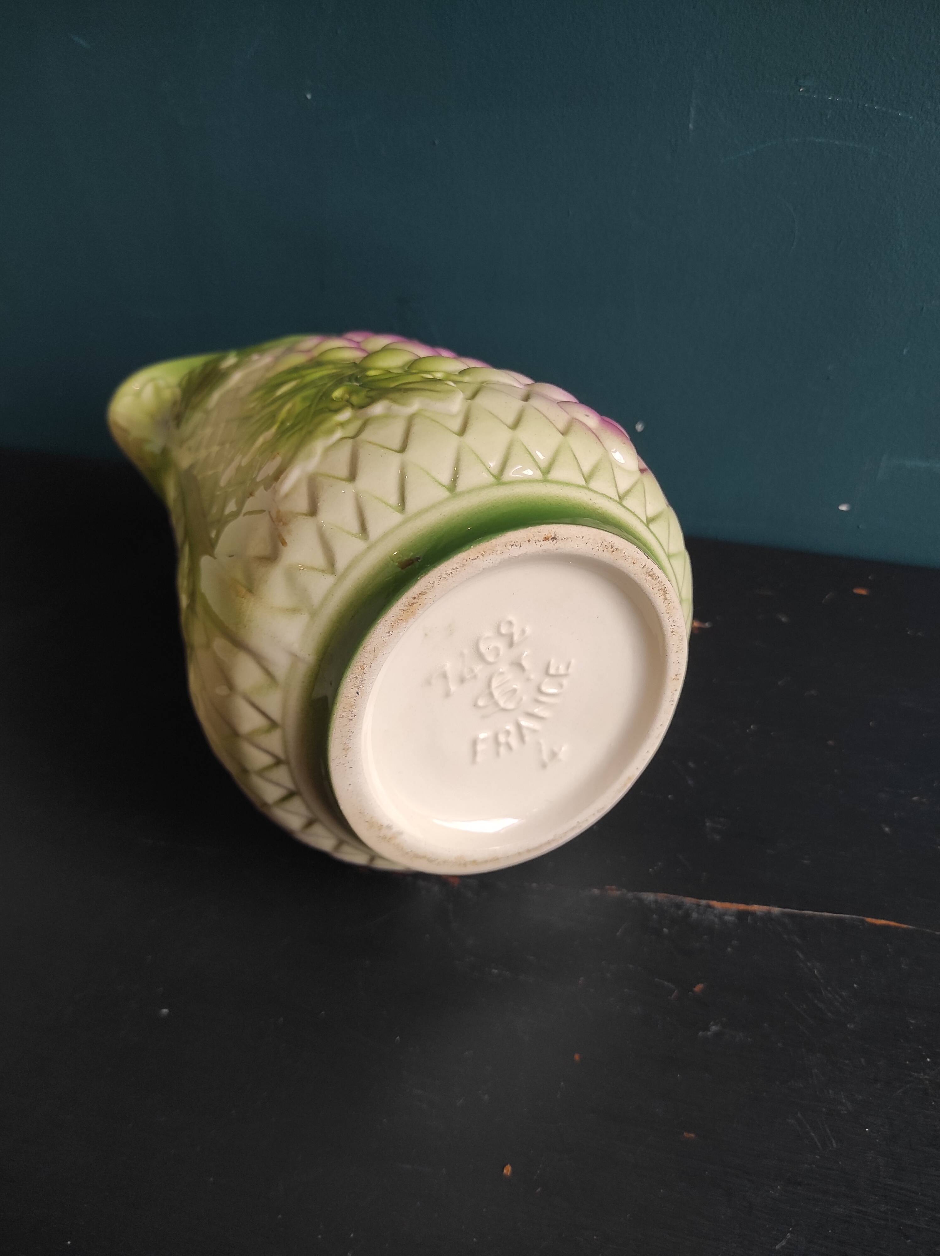 Pichet vintage en barbotine de Saint Clément, France