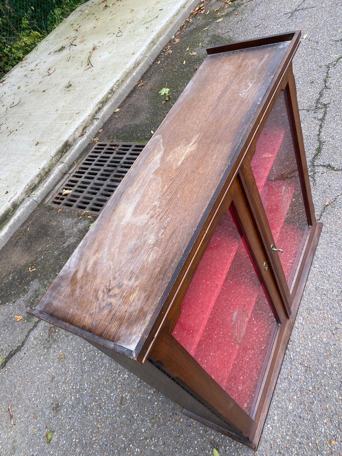 Basque Spanish wooden display cabinet buffet with 2 glass panels