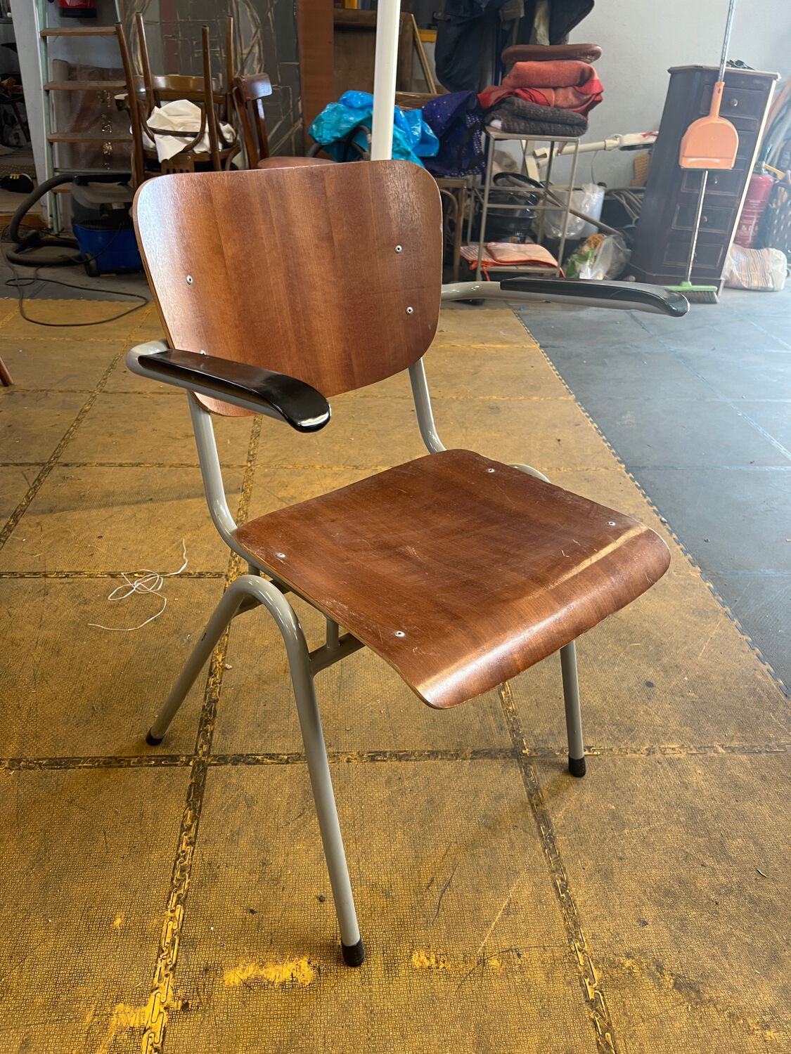 Lot de 14 chaises d’école scandinaves