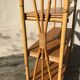 Étagère sur pieds en rotin et chêne vintage 1950-60