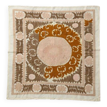 Nappe brodée à la main vintage 120x134 cm