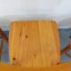 Suite d’une table ronde avec rallonge et 4 chaises vintage en pin des années 60 70