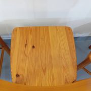 Suite of a round table with extension and 4 vintage pine chairs from the 60s and 70s