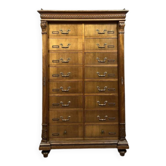 Armoire de notaire à tiroirs en noyer massif époque Napoléon III vers 1850