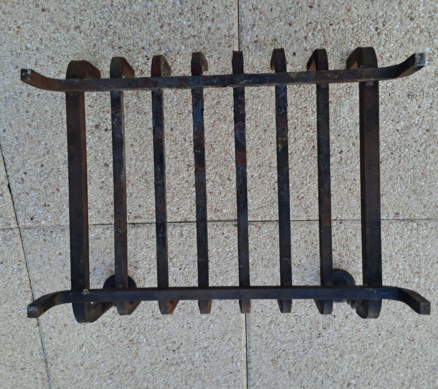 Cast iron log holder