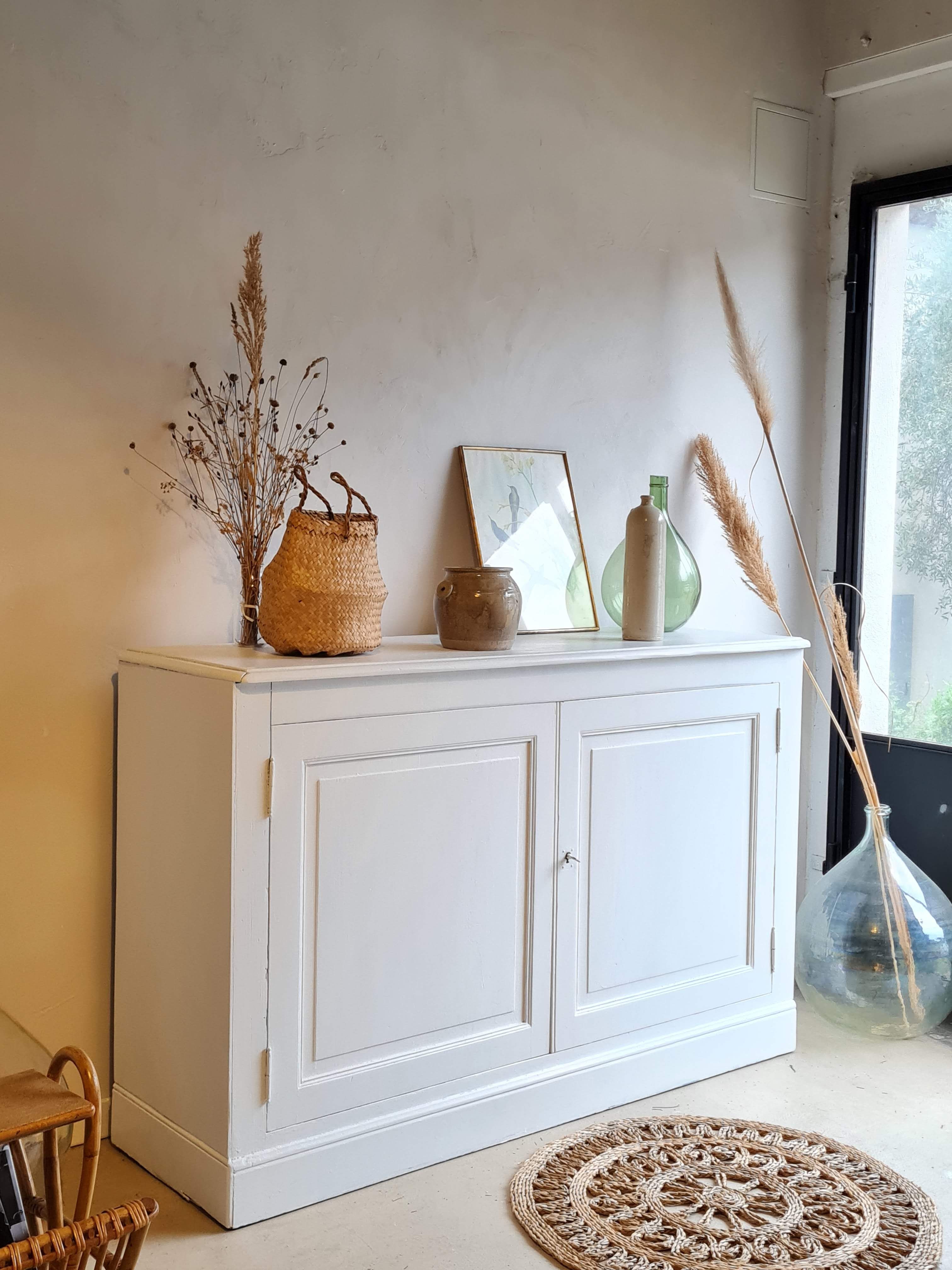 Vintage Parisian buffet-minded countertop