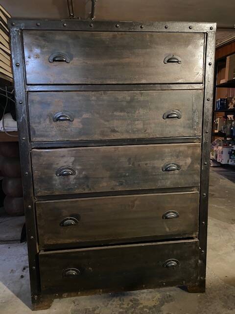 Metal chest of drawers