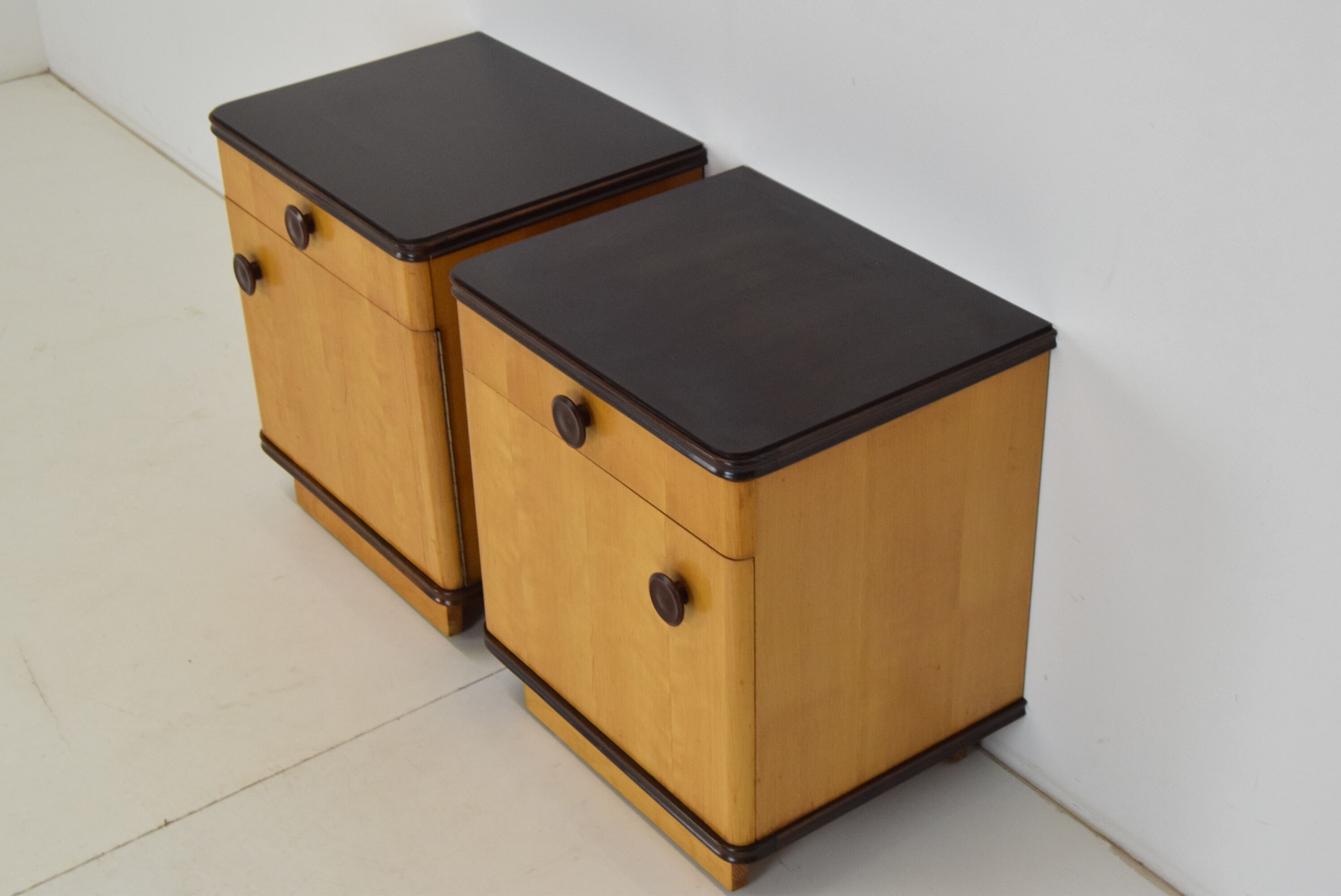 Paire de tables de chevet du milieu du siècle, années 1960