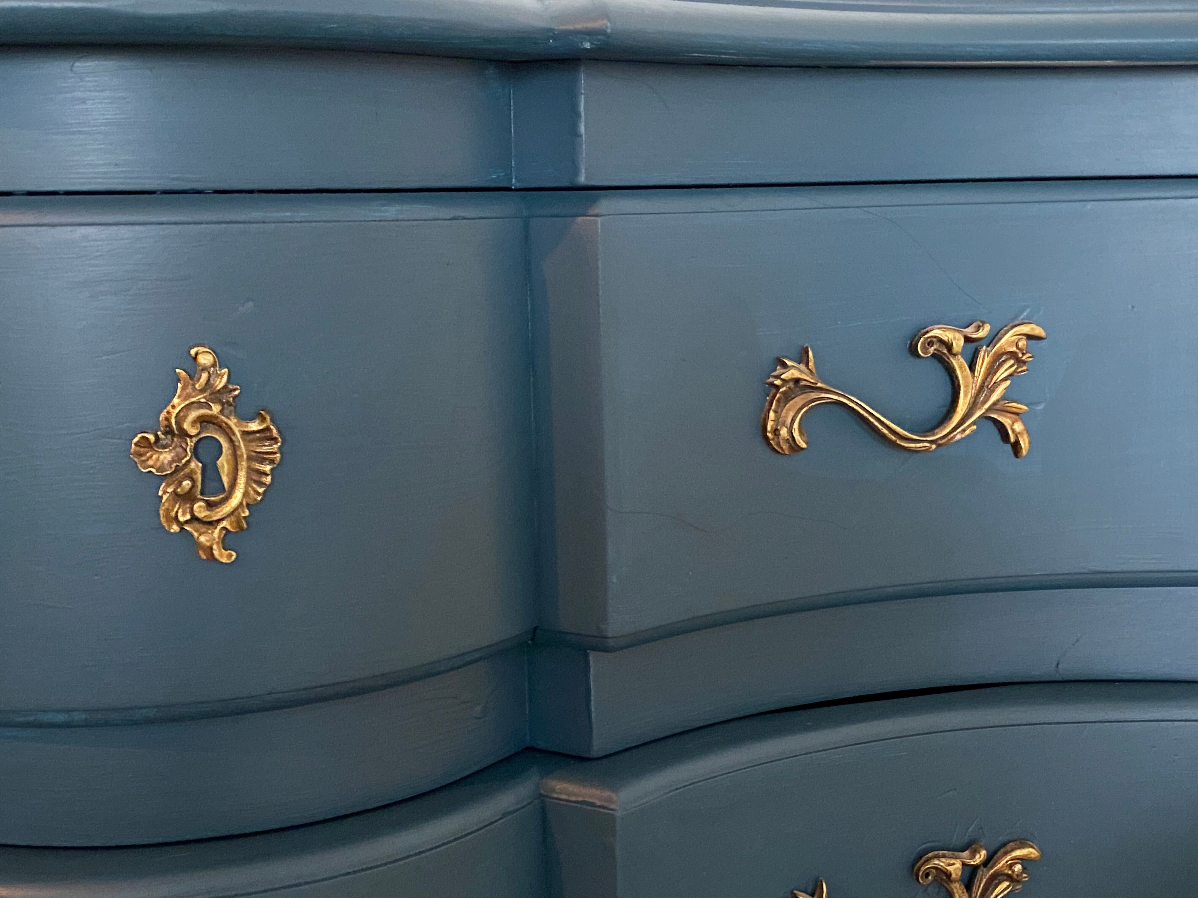 Antique chest of drawers