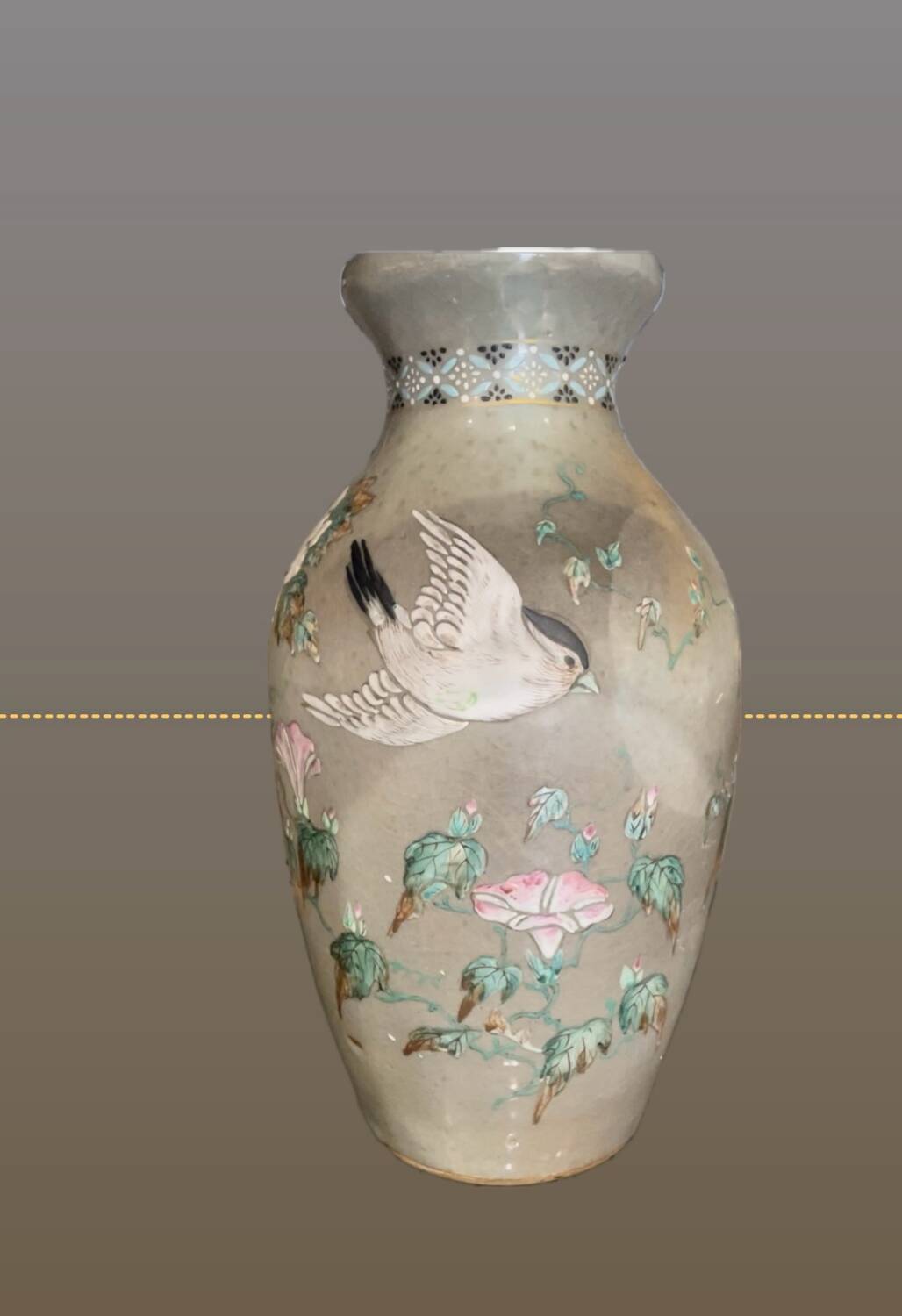 Antique Japanese vase in ceramic with floral and bird decoration, 19th century.
