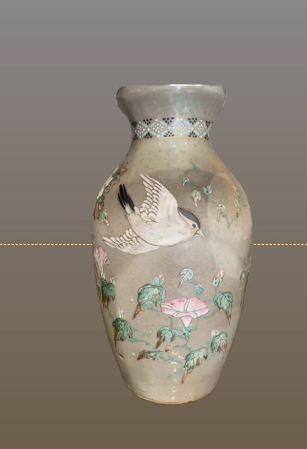 Vase ancien Japonais en céramique decor floral et oiseaux  XIXème siècle