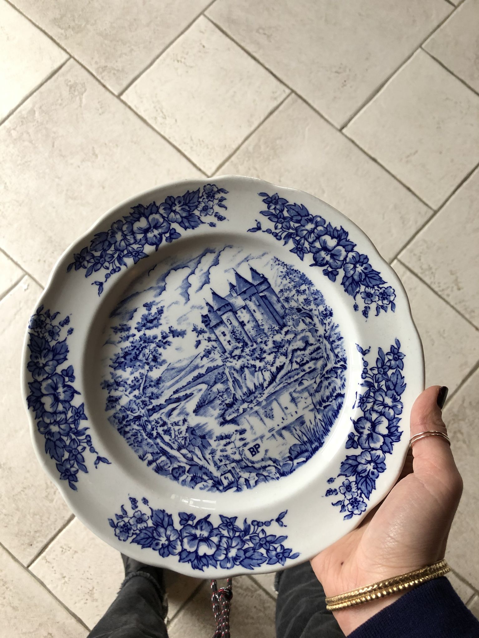 Lot de 9 assiettes motif Chateau porcelaine Pyro Blan